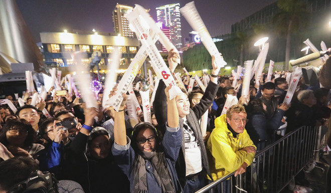 Hong Kong sáng bừng trong màn pháo hoa đón năm 2018 Hong Kong sáng bừng trong màn pháo hoa đón năm 2018