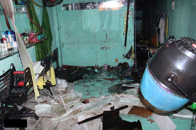 Hàng loạt căn nhà dọc kênh Đôi ở Sài Gòn bốc cháy giữa đêm