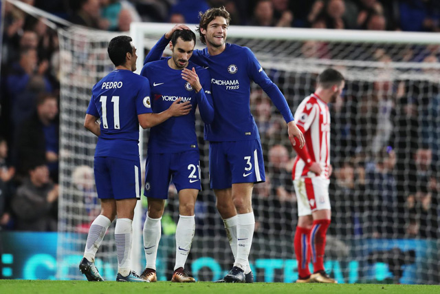 Vùi dập Stoke, Chelsea gửi chiến thư tới Arsenal