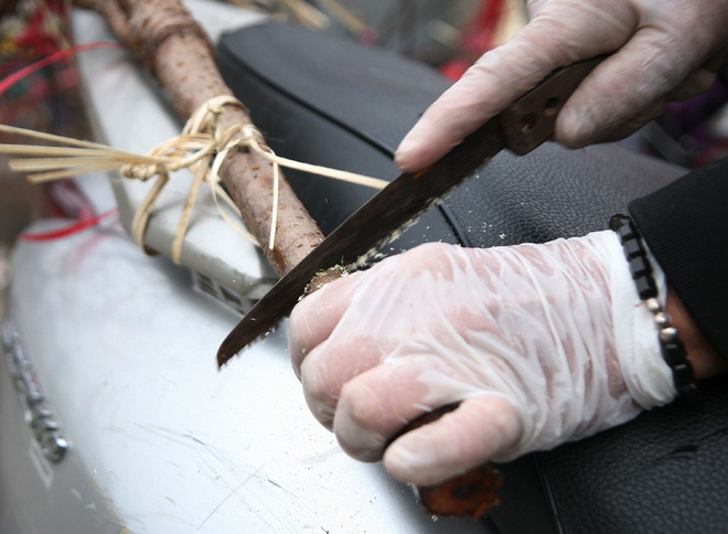 Đào nở sớm đắt và kém sắc, giá lên tới 450.000 đồng/cành người Hà Nội vẫn mua về chơi Tết Dương lịch