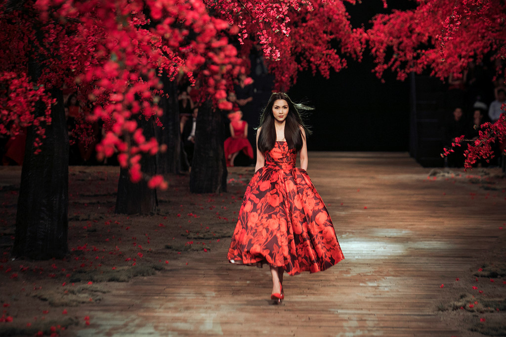 Tăng Thanh Hà mở màn show thời trang, tái xuất sau 4 năm rời showbiz