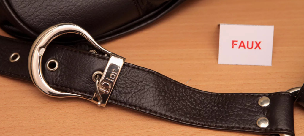 Mua hàng nhái giá cao: Thiếu hiểu biết hay đầu tư khôn ngoan?