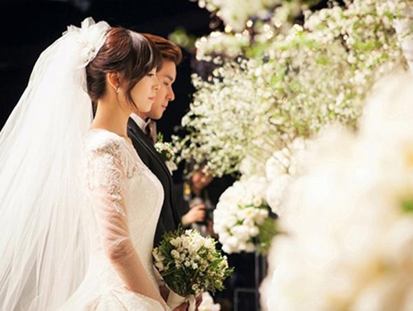 Chọn bạn gái phải ngoan, xinh, giỏi, giàu, chàng kén chọn đón tin sốc trong ngày cưới