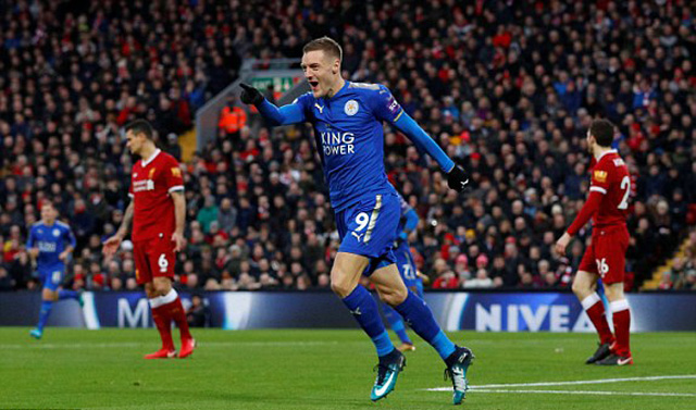 Salah sắm vai người hùng, Liverpool ngược dòng hạ Leicester