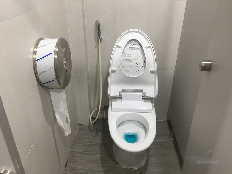 Hạ Long có nhà vệ sinh công cộng 5 sao, tự ý thu phí giá cao Hạ Long có nhà vệ sinh công cộng 5 sao, tự ý thu phí giá cao