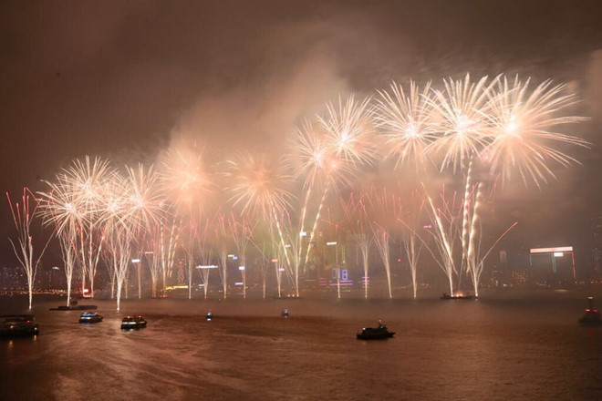 Hong Kong sáng bừng trong màn pháo hoa đón năm 2018 Hong Kong sáng bừng trong màn pháo hoa đón năm 2018