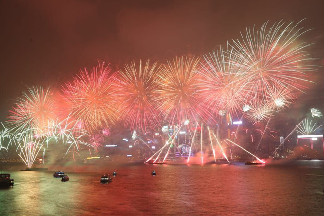 Hong Kong sáng bừng trong màn pháo hoa đón năm 2018 Hong Kong sáng bừng trong màn pháo hoa đón năm 2018