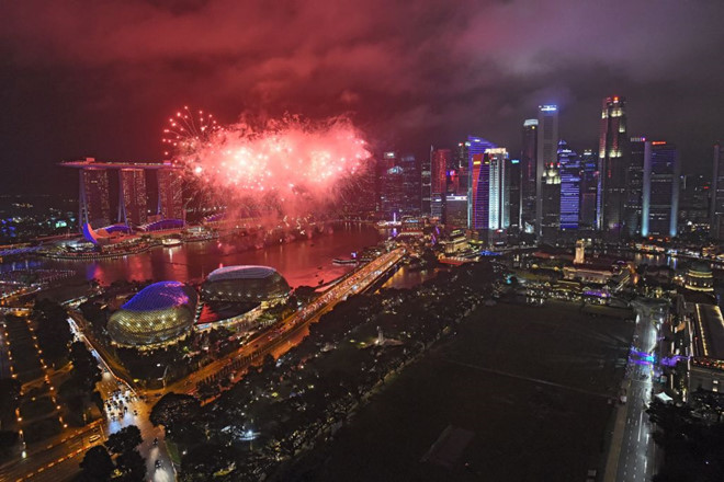 Hong Kong sáng bừng trong màn pháo hoa đón năm 2018 Hong Kong sáng bừng trong màn pháo hoa đón năm 2018