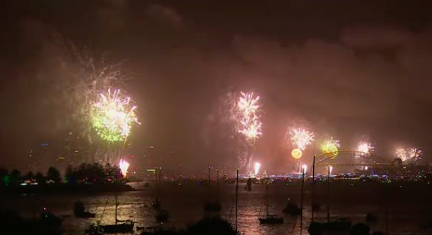 Hong Kong sáng bừng trong màn pháo hoa đón năm 2018 Hong Kong sáng bừng trong màn pháo hoa đón năm 2018