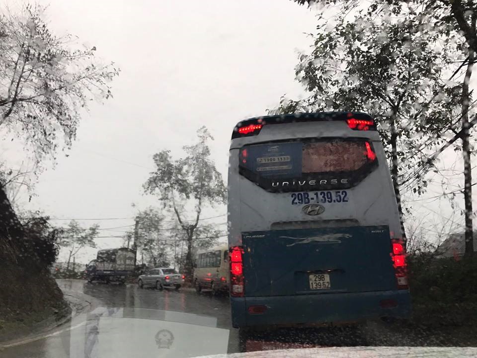 Sa Pa chìm trong biển người, 3 tiếng di chuyển được 30km