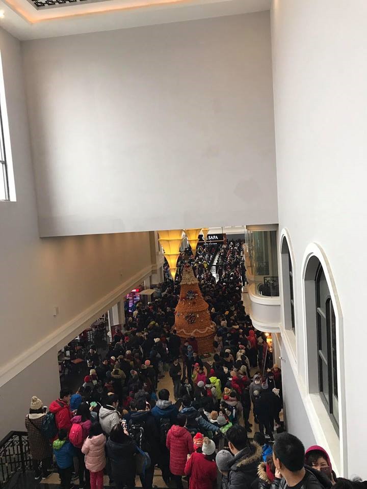 Sa Pa chìm trong biển người, 3 tiếng di chuyển được 30km