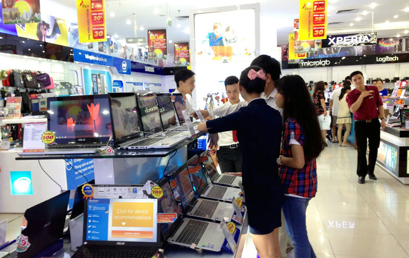 Vỡ mộng ông trùm: Đại gia điện máy lỗ nặng phải bán thân