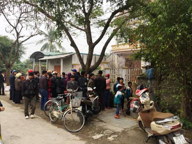 Con gái đang ngồi luyện thi học sinh giỏi tỉnh thì bị bố sát hại