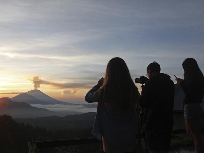 Thầy tu tiên tri lạnh gáy về ngọn núi lửa có thể hủy diệt thế giới