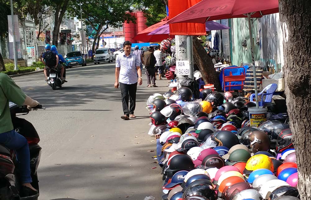 Sài Gòn ngày cuối năm như chưa có chiến dịch dẹp vỉa hè