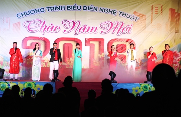 Biển người đón năm mới 2018 ở trung tâm Sài Gòn, Hà Nội