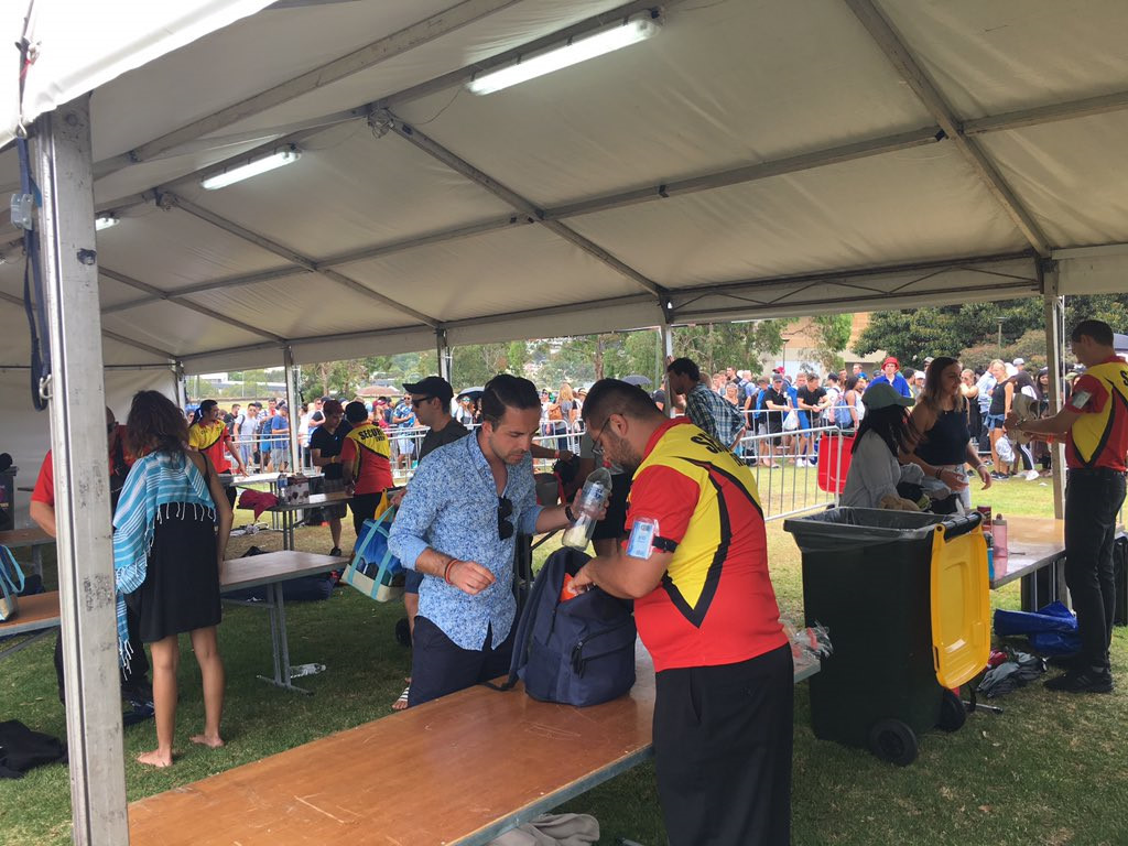 Dân Sydney vất vả tranh chỗ chờ xem pháo hoa đón năm mới