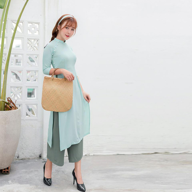 Chuẩn bị Tết tây, rục rịch Tết ta, loạt thương hiệu Việt đã tung các thiết kế áo dài duyên dáng đốn tim các nàng Chuẩn bị Tết tây, rục rịch Tết ta, loạt thương hiệu Việt đã tung các thiết kế áo dài duyên dáng đốn tim các nàng