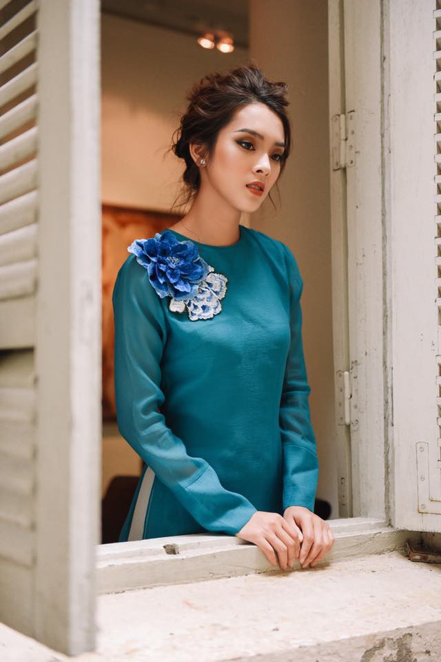 Chuẩn bị Tết tây, rục rịch Tết ta, loạt thương hiệu Việt đã tung các thiết kế áo dài duyên dáng đốn tim các nàng Chuẩn bị Tết tây, rục rịch Tết ta, loạt thương hiệu Việt đã tung các thiết kế áo dài duyên dáng đốn tim các nàng