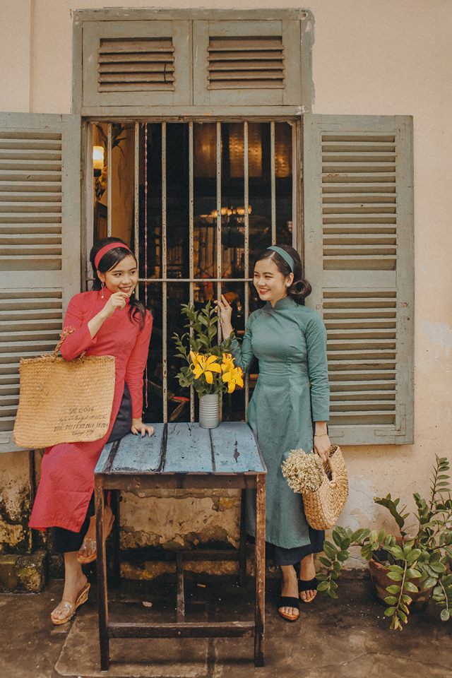 Chuẩn bị Tết tây, rục rịch Tết ta, loạt thương hiệu Việt đã tung các thiết kế áo dài duyên dáng đốn tim các nàng Chuẩn bị Tết tây, rục rịch Tết ta, loạt thương hiệu Việt đã tung các thiết kế áo dài duyên dáng đốn tim các nàng