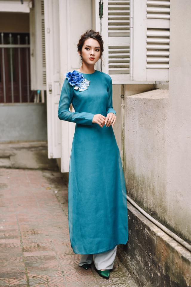 Chuẩn bị Tết tây, rục rịch Tết ta, loạt thương hiệu Việt đã tung các thiết kế áo dài duyên dáng đốn tim các nàng Chuẩn bị Tết tây, rục rịch Tết ta, loạt thương hiệu Việt đã tung các thiết kế áo dài duyên dáng đốn tim các nàng
