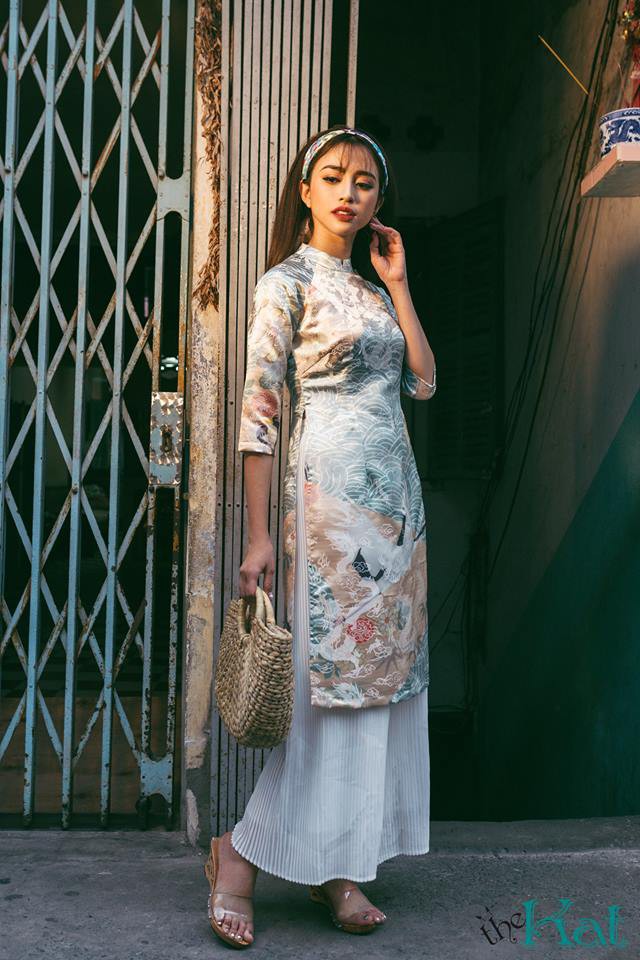 Chuẩn bị Tết tây, rục rịch Tết ta, loạt thương hiệu Việt đã tung các thiết kế áo dài duyên dáng đốn tim các nàng Chuẩn bị Tết tây, rục rịch Tết ta, loạt thương hiệu Việt đã tung các thiết kế áo dài duyên dáng đốn tim các nàng