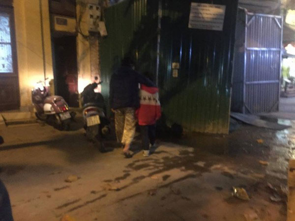 Bé trai bị bố và mẹ kế đánh rạn sọ não xin tha cho bố