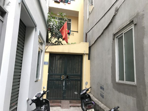 Bé trai bị bố và mẹ kế đánh rạn sọ não xin tha cho bố