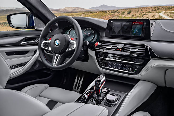 Sedan thể thao BMW M5 2018 có giá 2,3 tỷ đồng Sedan thể thao BMW M5 2018 có giá 2,3 tỷ đồng