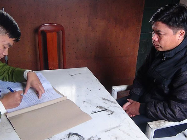 Bắt chủ tịch xã vì lập khống chứng từ, tham ô tài sản