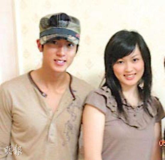 Mặc kệ showbiz đầy kẻ ngoại tình, các sao này luôn chung thủy với thanh mai trúc mã của mình