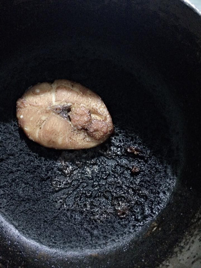 Cười rụng rốn với những pha mất não của hội mẹ bỉm sau sinh: Cá kho hóa cá thui rơm, tương ớt thành tương than