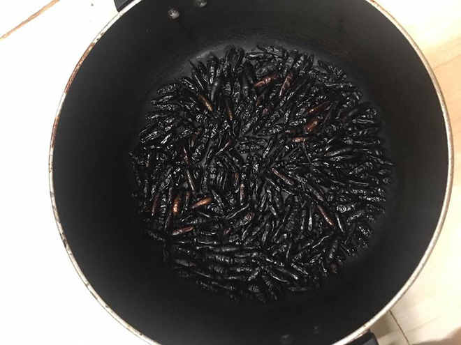 Cười rụng rốn với những pha mất não của hội mẹ bỉm sau sinh: Cá kho hóa cá thui rơm, tương ớt thành tương than