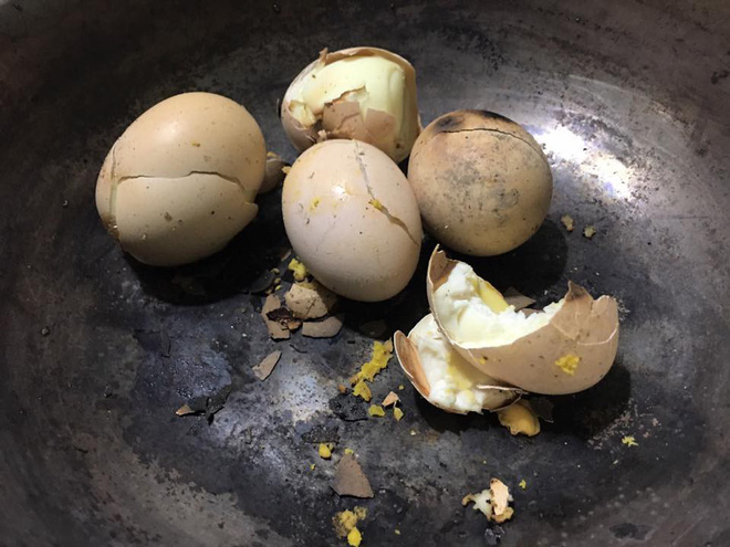 Cười rụng rốn với những pha mất não của hội mẹ bỉm sau sinh: Cá kho hóa cá thui rơm, tương ớt thành tương than