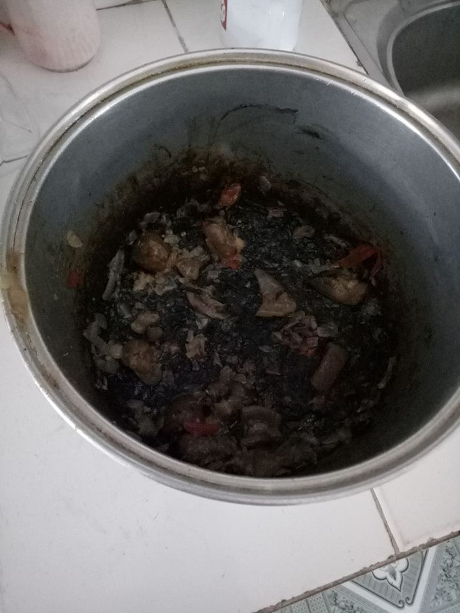 Cười rụng rốn với những pha mất não của hội mẹ bỉm sau sinh: Cá kho hóa cá thui rơm, tương ớt thành tương than