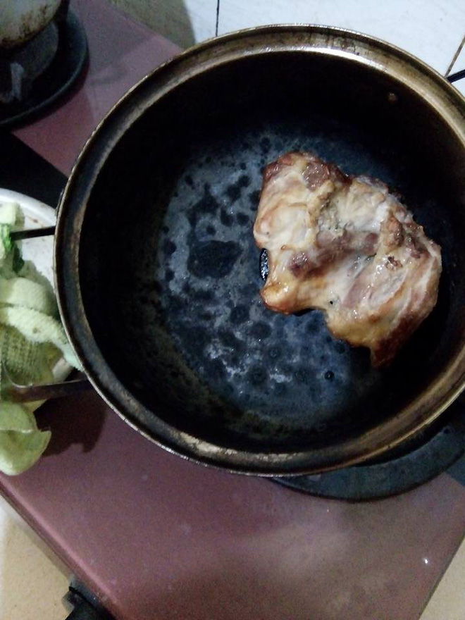 Cười rụng rốn với những pha mất não của hội mẹ bỉm sau sinh: Cá kho hóa cá thui rơm, tương ớt thành tương than