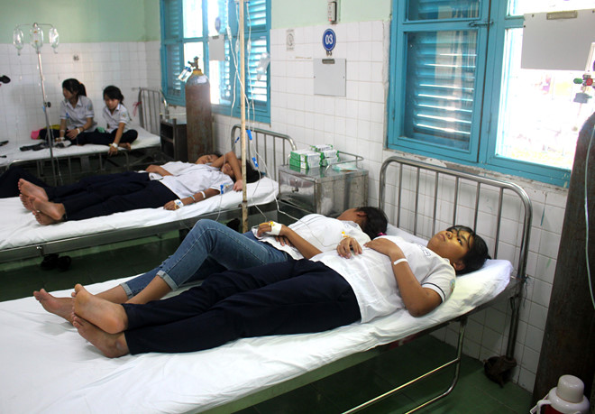 Hàng chục học sinh dân tộc nội trú ngộ độc sau bữa ăn sáng