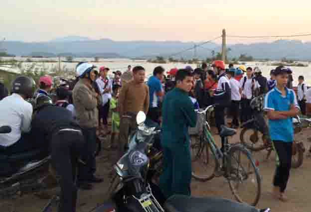 Hai học sinh lớp 7 bị nước cuốn trôi mất tích khi xuống sông chơi