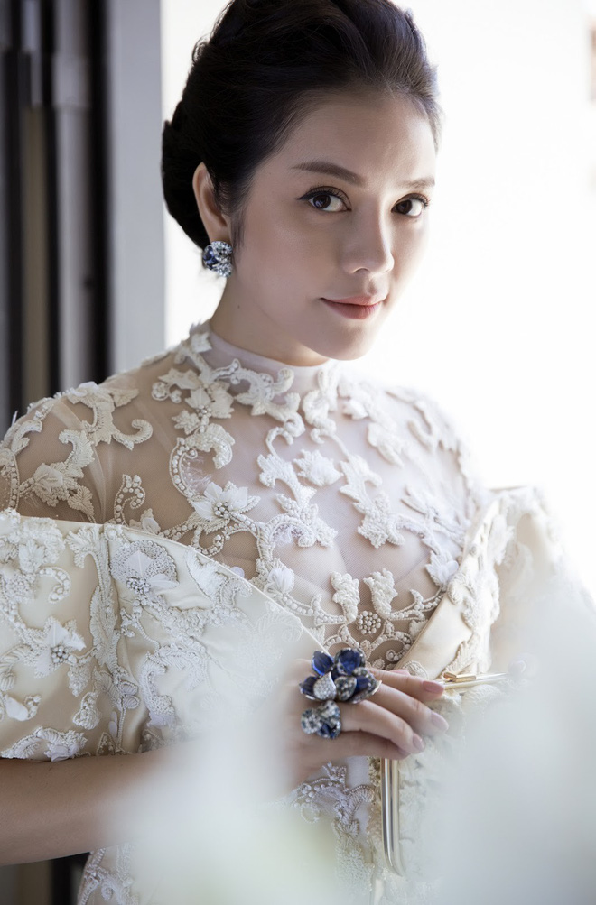 Đồng nghiệp cùng lứa đã cưới từ bao giờ nhưng những sao nữ này vẫn bình chân như vại, ai hối cưới cũng mặc kệ