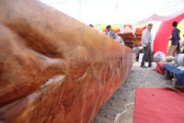 Chiếc sập gỗ cẩm nghìn năm tuổi giá hơn 3 tỷ ở Hà Nội