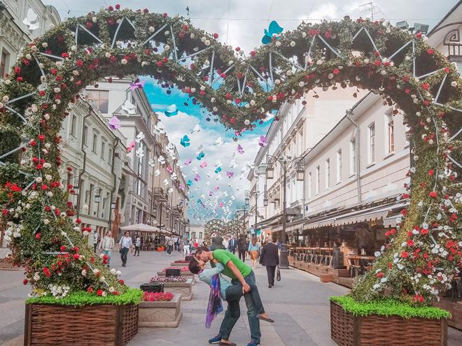 Cái kết ngọt trong bộ ảnh hôn sâu của cặp đôi yêu xa 13.000km suốt 3 năm