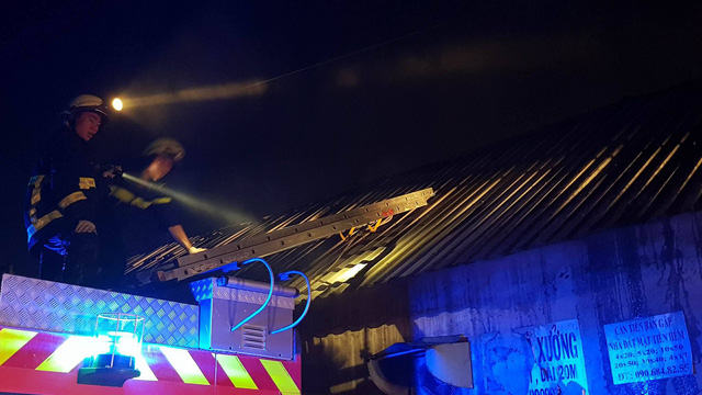 Quán lẩu dê bốc cháy, hàng trăm thực khách tháo chạy tán loạn