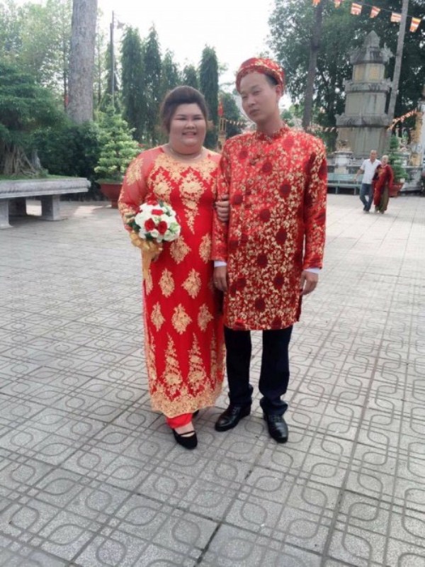 Chuyện tình gây chú ý của cặp đôi Bình Dương vợ 120kg, chồng nặng 60 kí