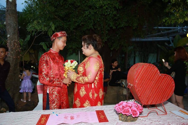 Chuyện tình gây chú ý của cặp đôi Bình Dương vợ 120kg, chồng nặng 60 kí Chuyện tình gây chú ý của cặp đôi Bình Dương vợ 120kg, chồng nặng 60 kí