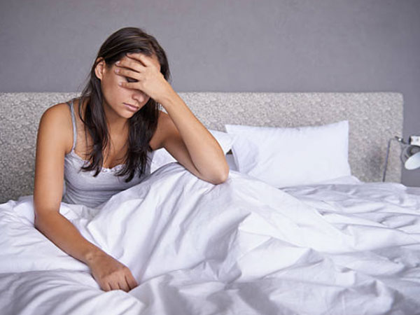 Đêm tân hôn, chồng bảo tôi không thua gái làng chơi là mấy Đêm tân hôn, chồng bảo tôi không thua gái làng chơi là mấy