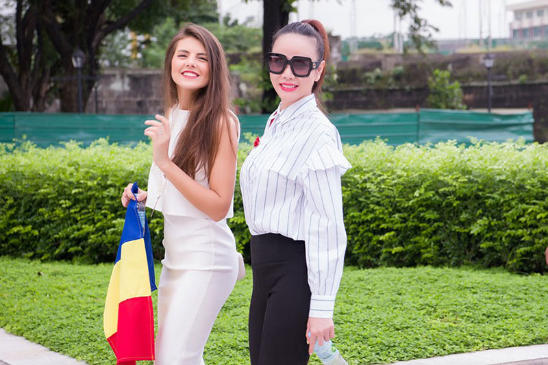 Dương Yến Ngọc mang về 2 giải phụ trong đêm bán kết Hoa hậu Quý Bà Hòa Bình Thế Giới 2017