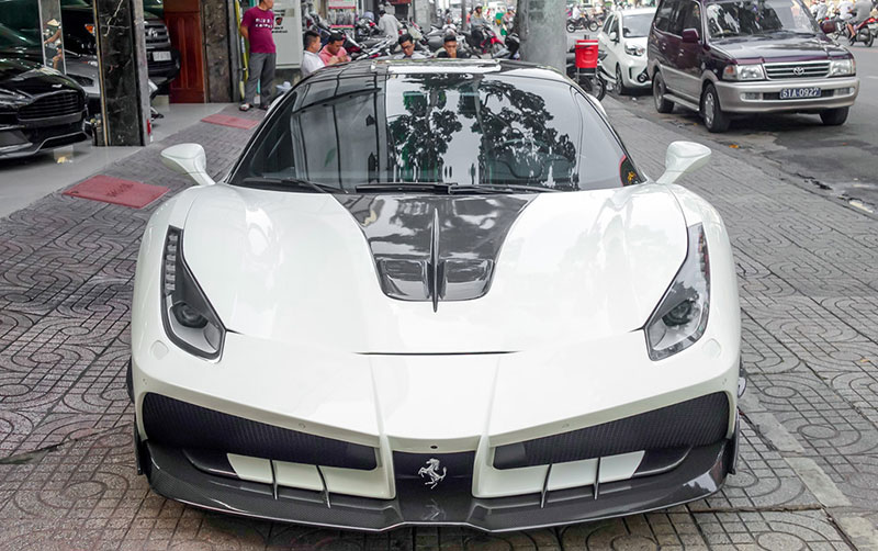 Ferrari 488 GTB Misha Deisgn đầu tiên tại Việt Nam