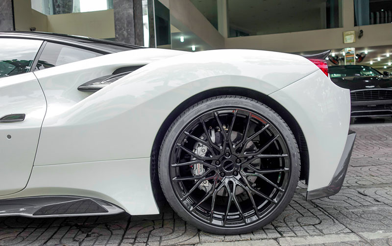 Ferrari 488 GTB Misha Deisgn đầu tiên tại Việt Nam