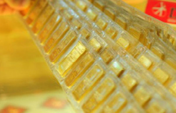 Giá vàng thế giới lao dốc, trong nước giảm dè dặt