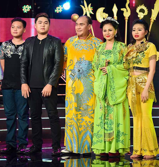 Giá mà Sau ánh hào quang chậm 1 nhịp, thì hình ảnh đẹp đẽ của gia đình Lê Giang đã giữ mãi thế này